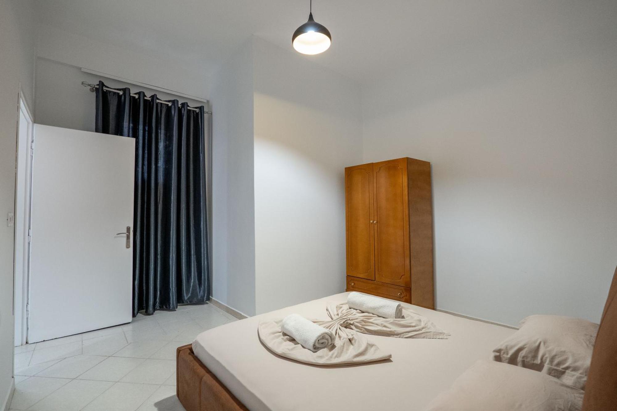 Hoteleks Inn & Suites Sarandë 外观 照片
