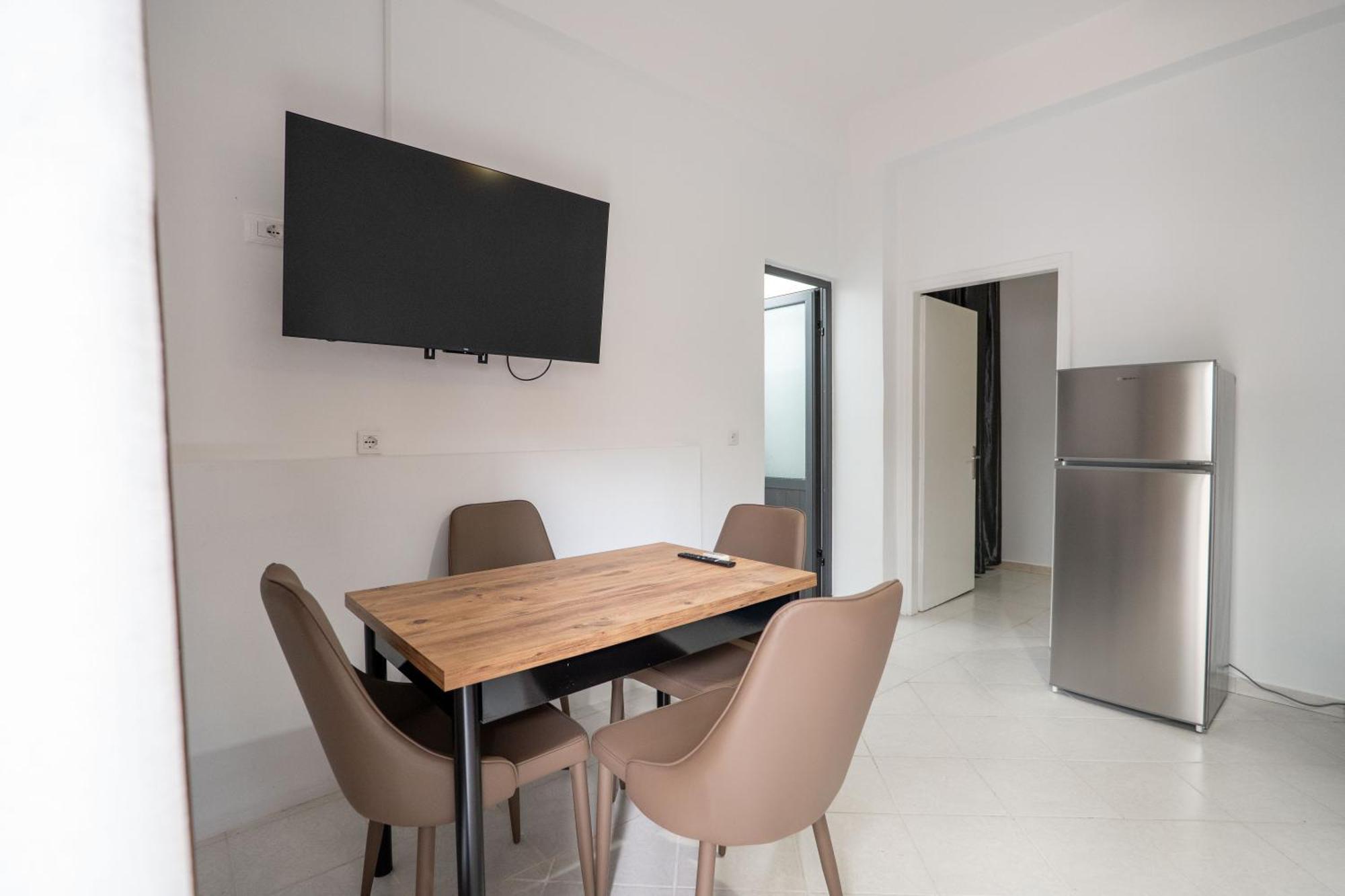 Hoteleks Inn & Suites Sarandë 外观 照片