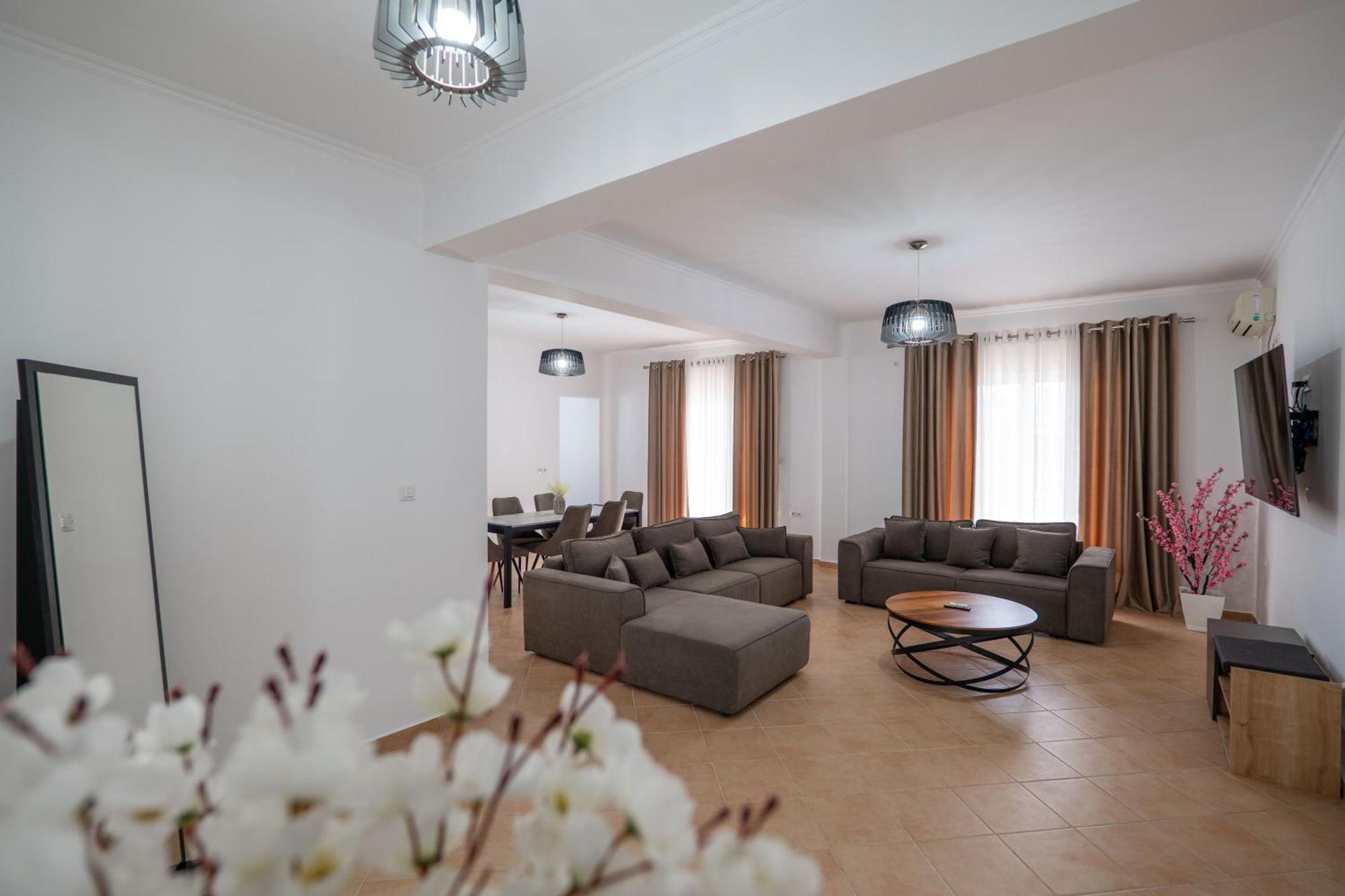 Hoteleks Inn & Suites Sarandë 外观 照片