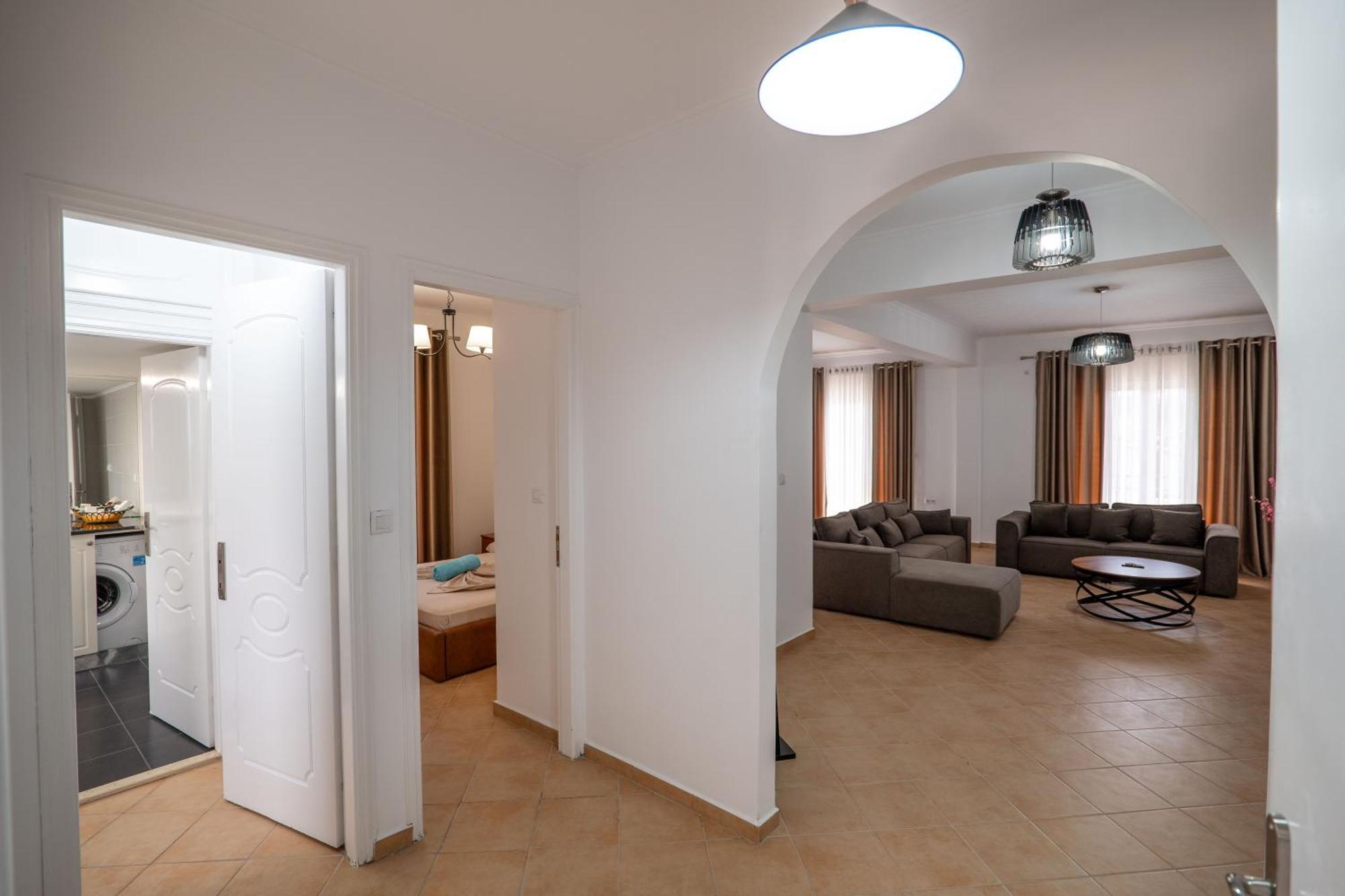 Hoteleks Inn & Suites Sarandë 外观 照片