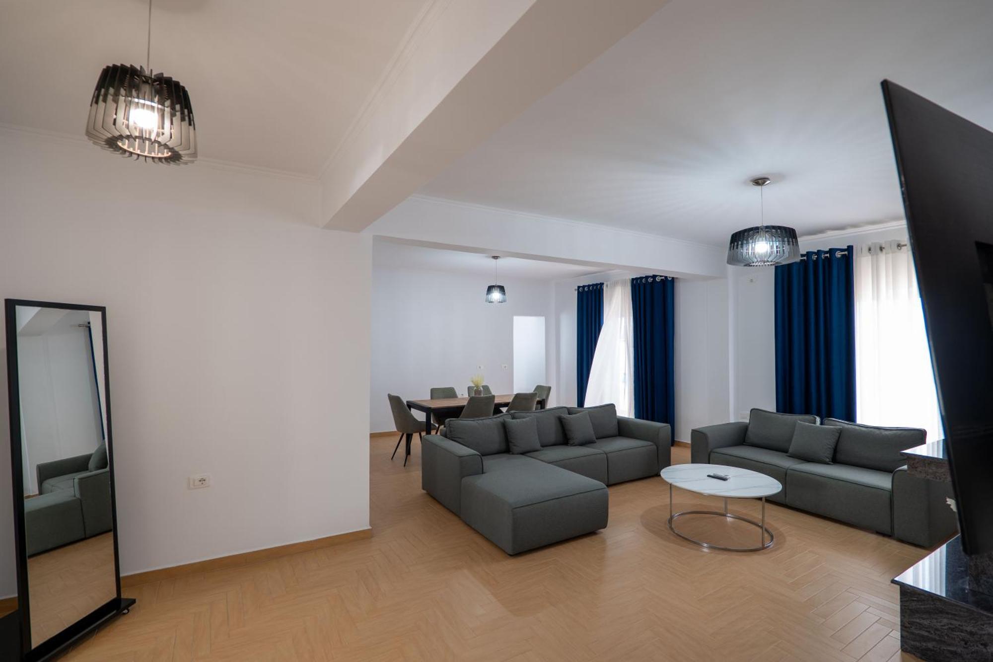 Hoteleks Inn & Suites Sarandë 外观 照片