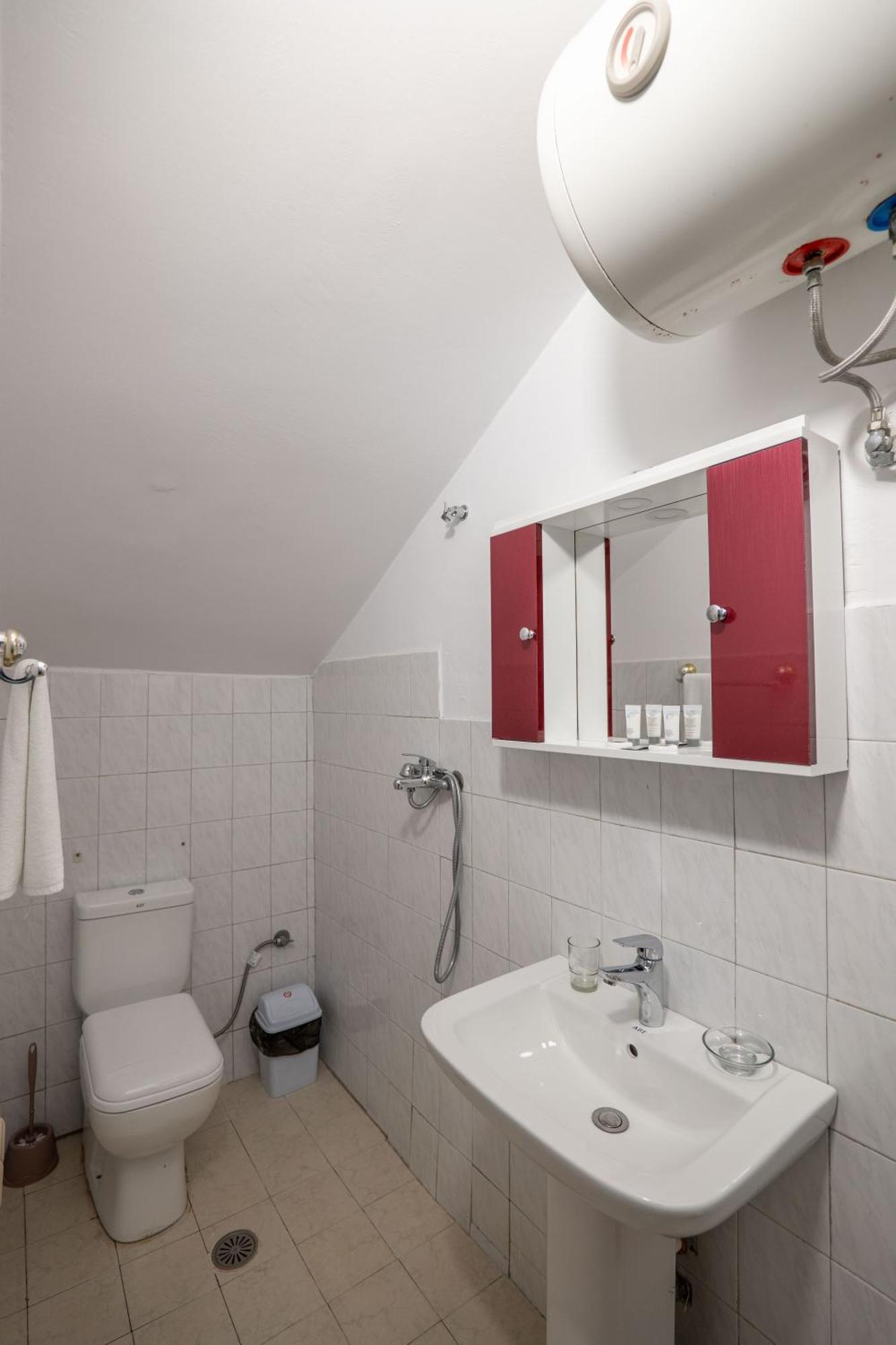 Hoteleks Inn & Suites Sarandë 外观 照片