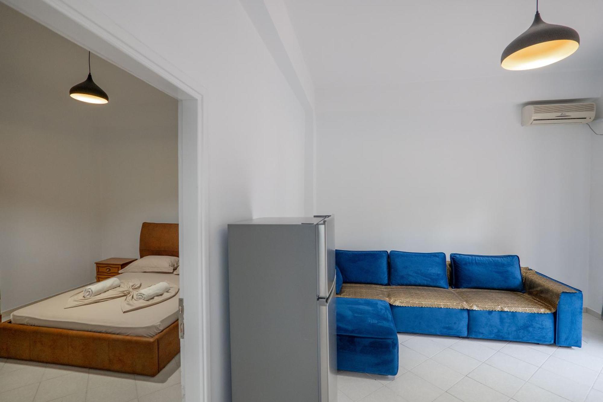 Hoteleks Inn & Suites Sarandë 外观 照片
