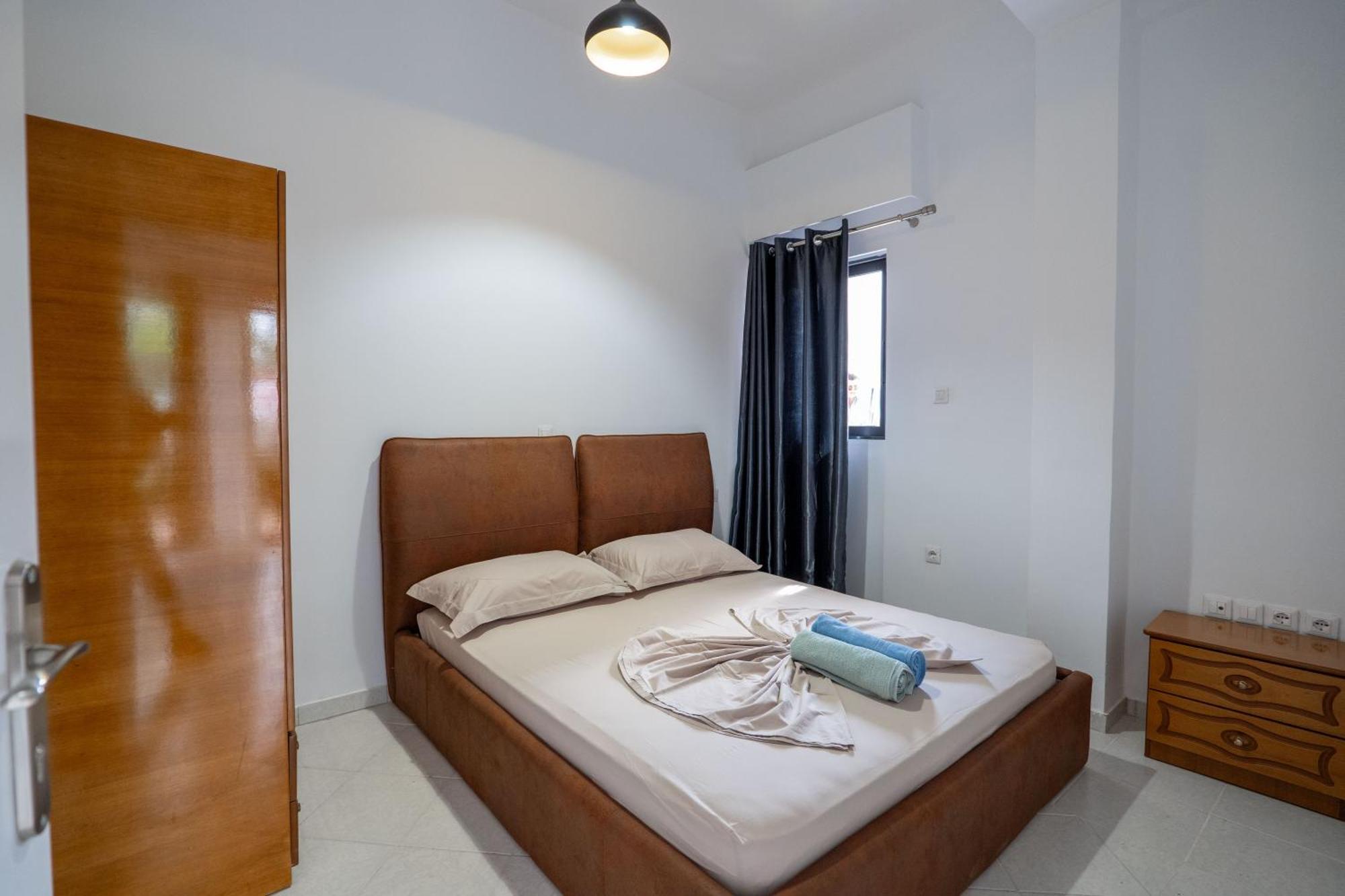 Hoteleks Inn & Suites Sarandë 外观 照片