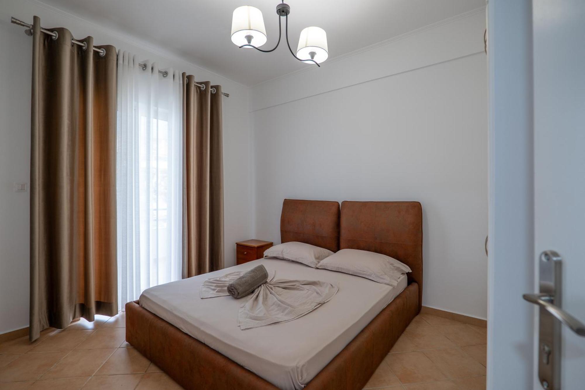 Hoteleks Inn & Suites Sarandë 外观 照片