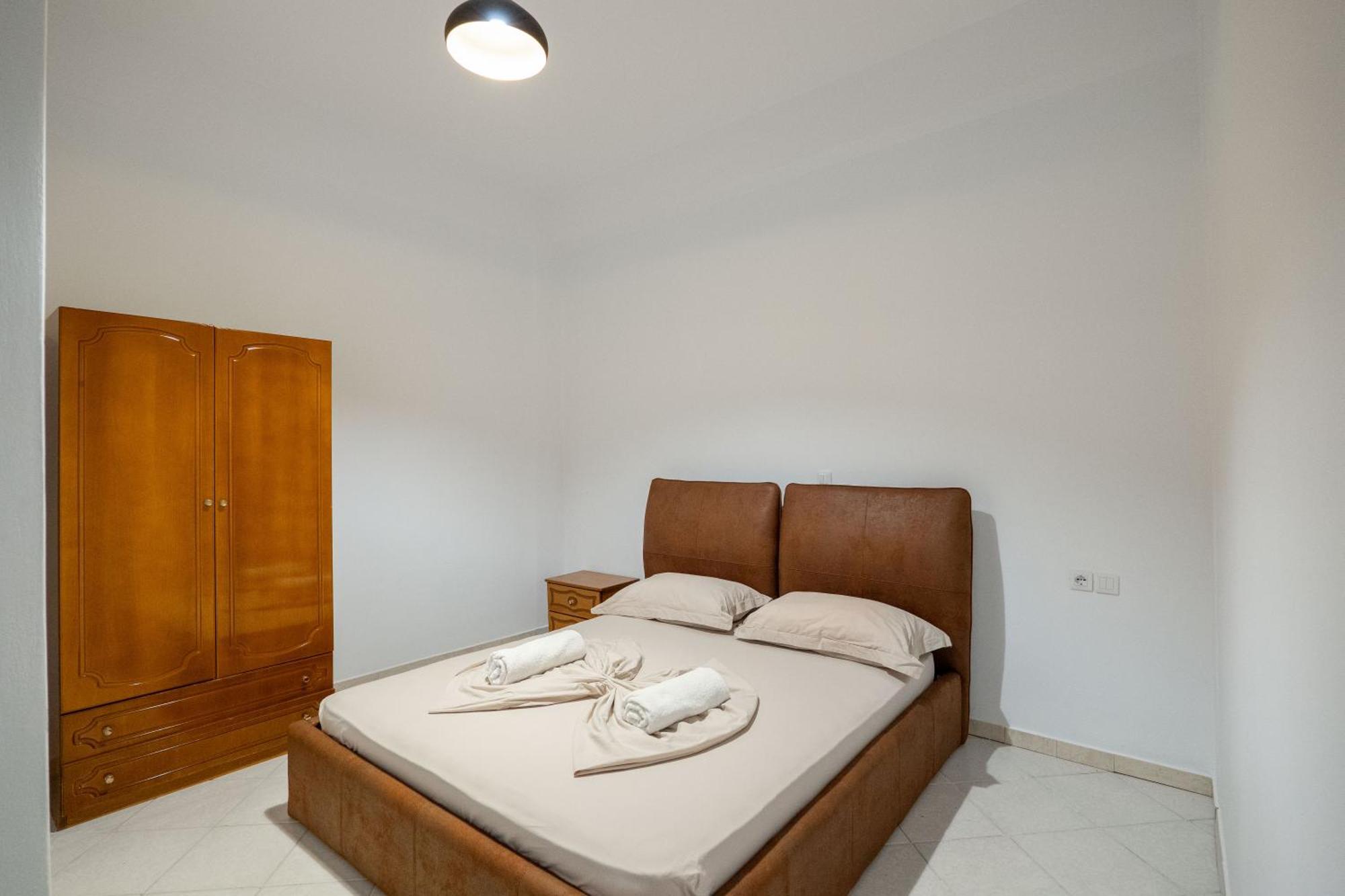 Hoteleks Inn & Suites Sarandë 外观 照片