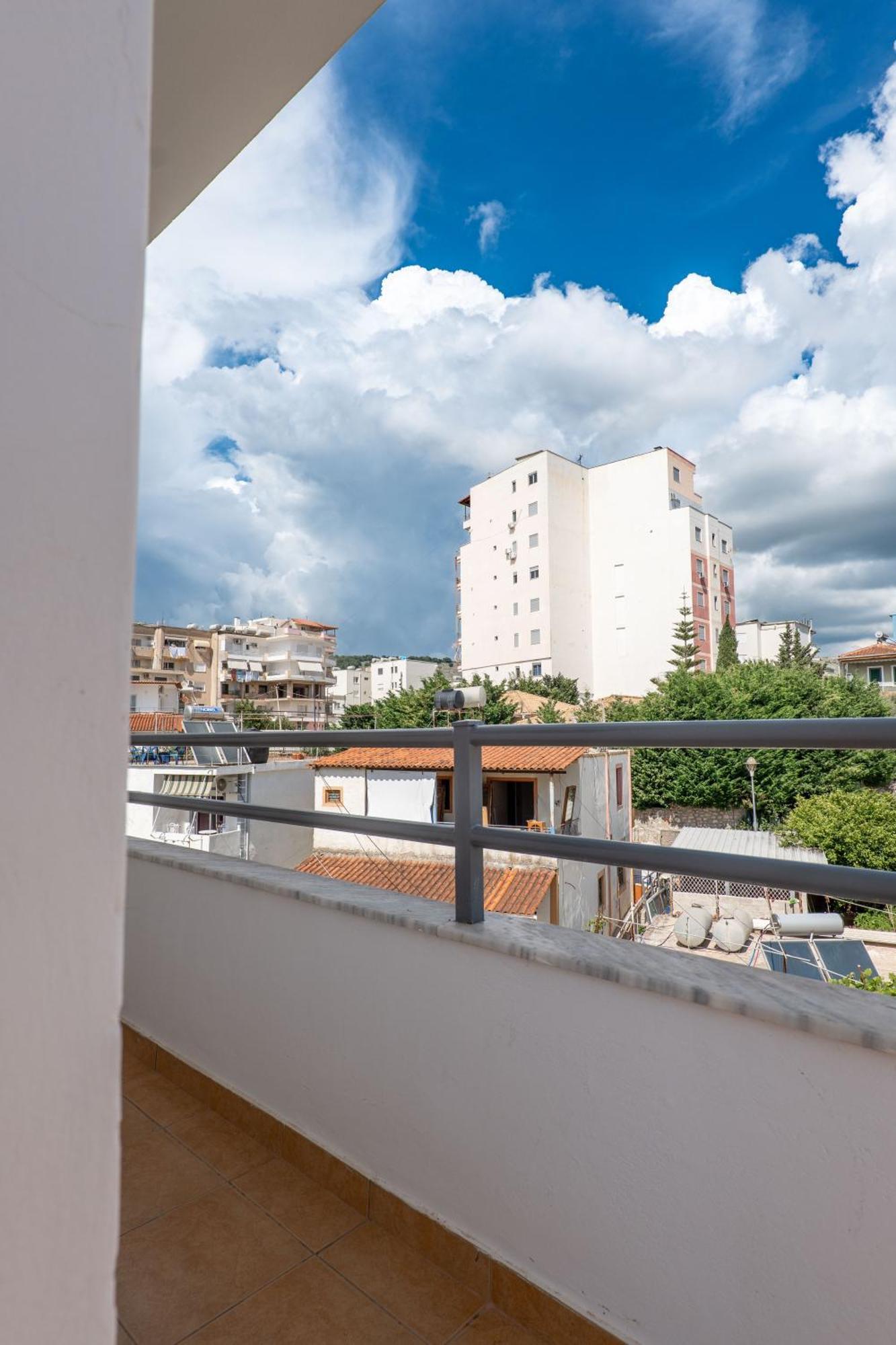 Hoteleks Inn & Suites Sarandë 外观 照片