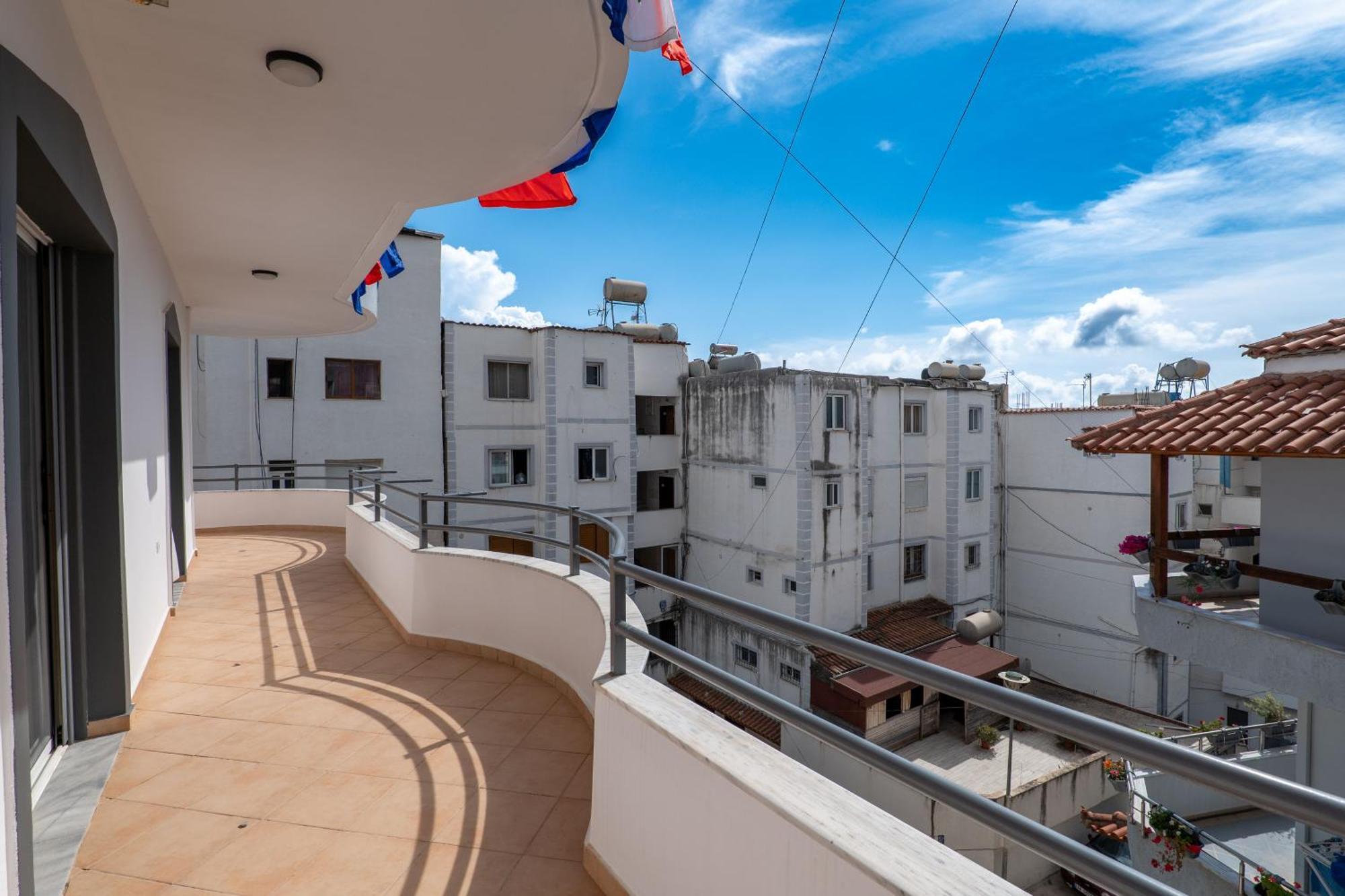 Hoteleks Inn & Suites Sarandë 外观 照片