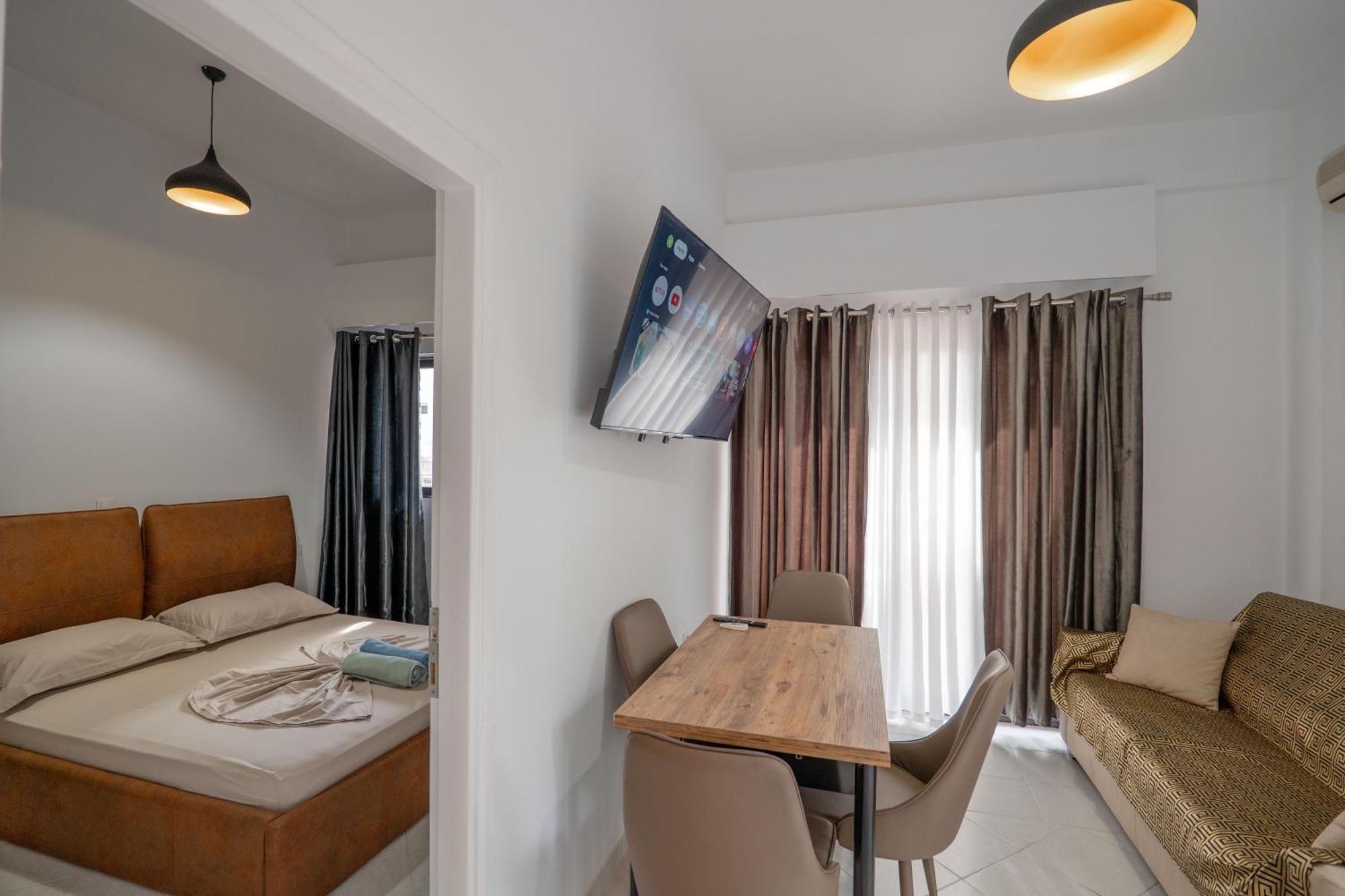 Hoteleks Inn & Suites Sarandë 外观 照片