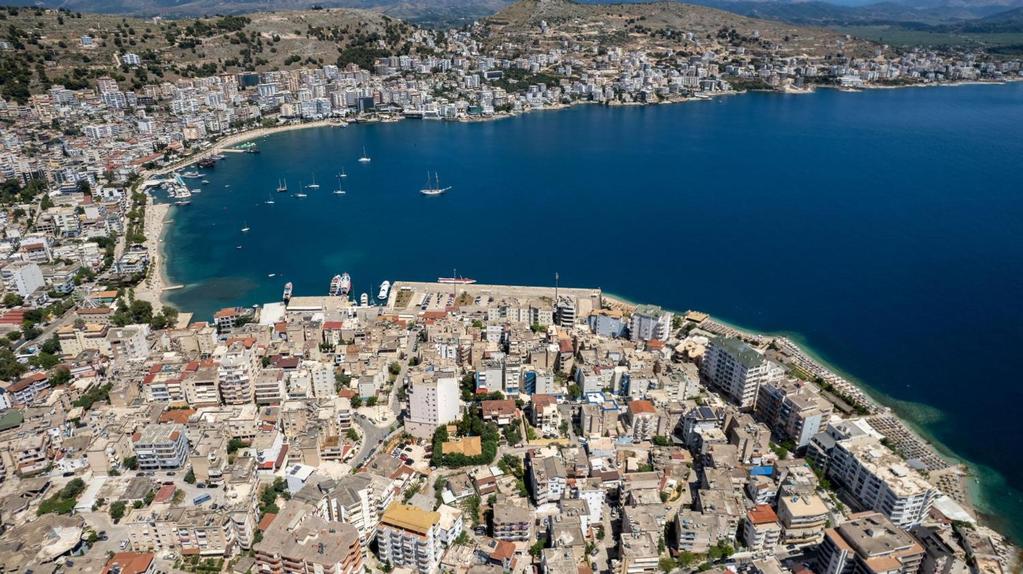 Hoteleks Inn & Suites Sarandë 外观 照片