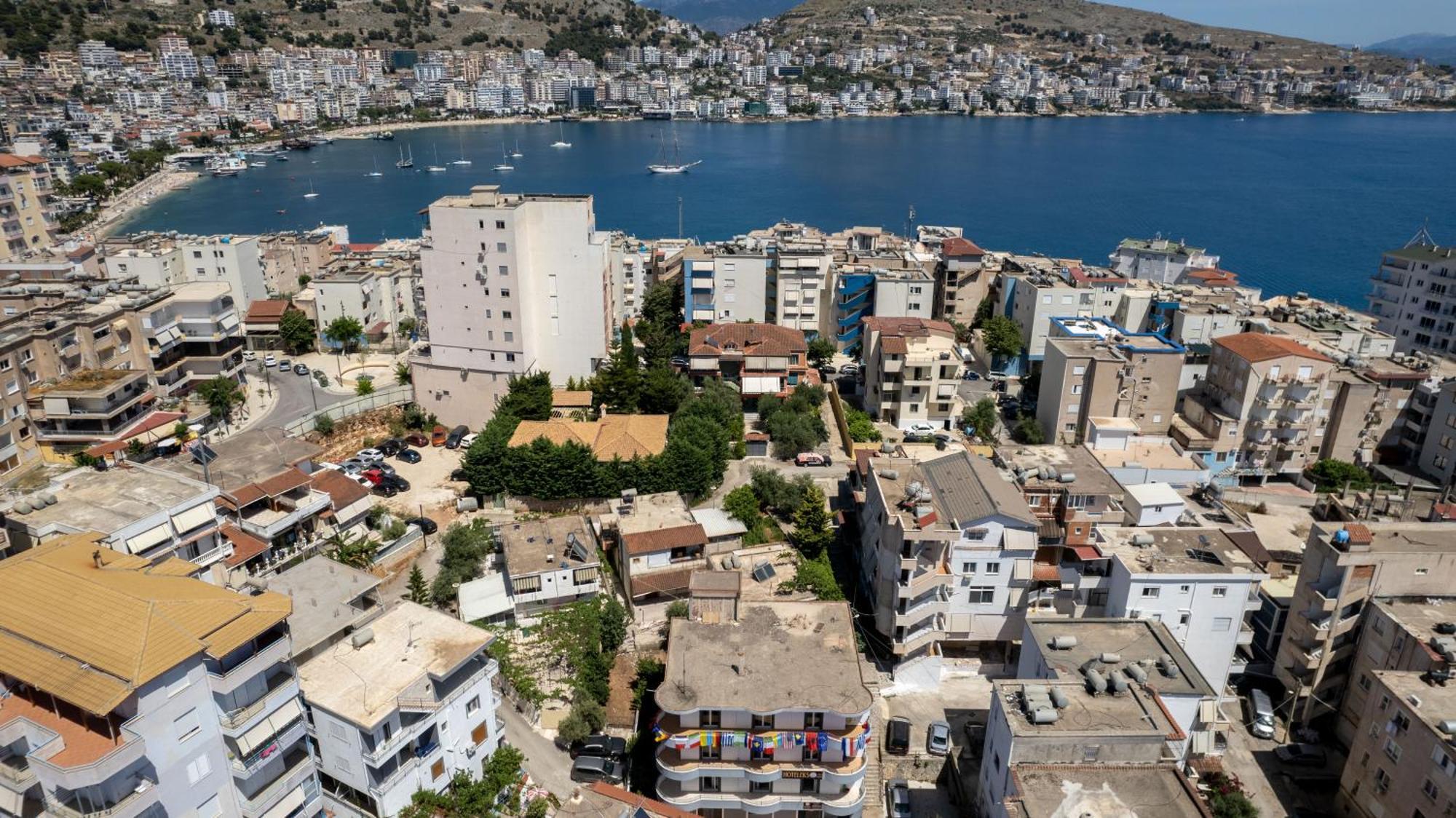 Hoteleks Inn & Suites Sarandë 外观 照片