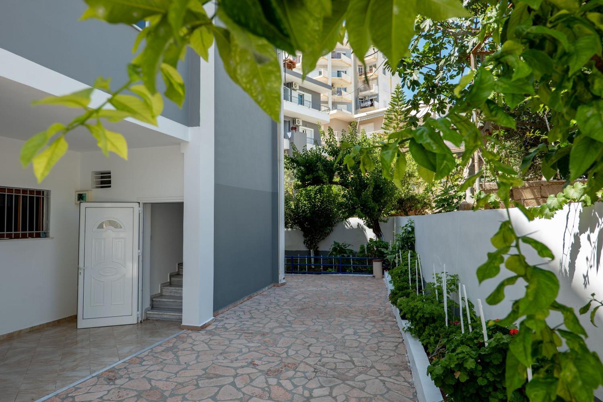 Hoteleks Inn & Suites Sarandë 外观 照片